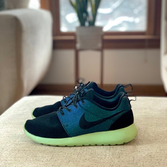 LIMITED EDITION Nike Roshe Run Size 7.5 - Picture 5 of 7